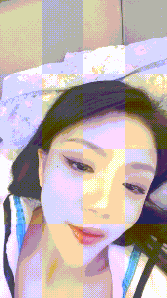 姐妹花推荐【今晚九点半 】2姐妹轮流被干 无套啪啪内射